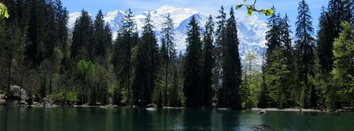 Lac Vert is overlooked by two mountain ranges, and is incredible all-year-round. 