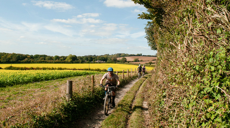 Une piste cyclable dans la campagne du Kent