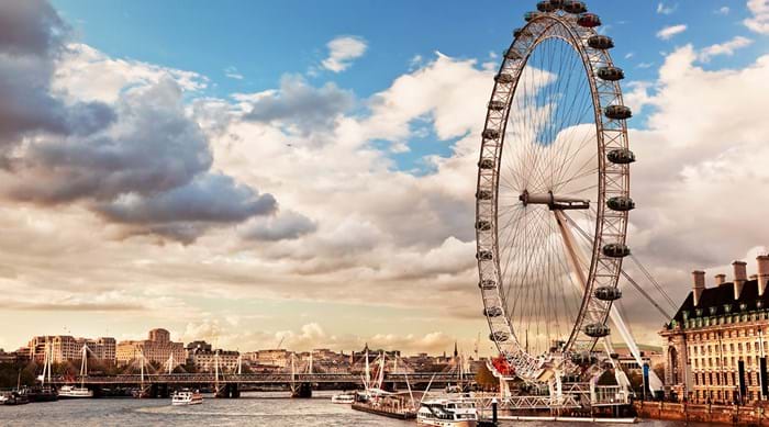 Le London Eye offre une vue imprenable sur Londres.
