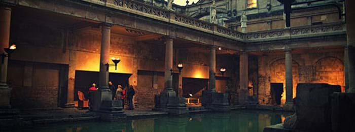 Les sites Unesco à visiter sont nombreux au Royaume-Uni. Ici, la ville de Bath et ses célèbres thermes romains.