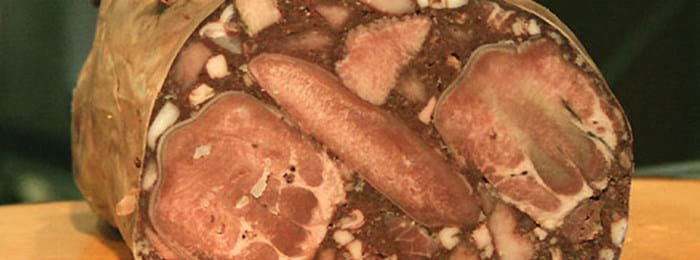 Slices of zungenwurst go perfectly in sandwiches