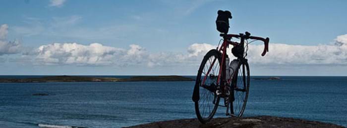 A vélo, en pleine vallée ou sur les côtes écossaises.