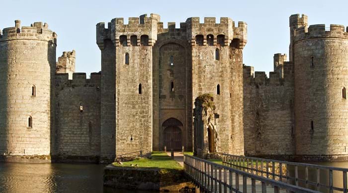 L’imposant château de Bodiam est lui aussi situé dans le parc de High Weald