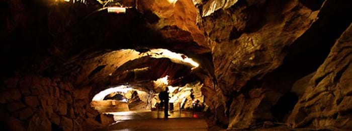 A l'intérieur des grottes de Cheddar.